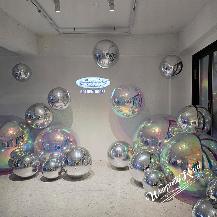성수동 팝업 앤더슨씨 골든구스 홀로그램 장식
